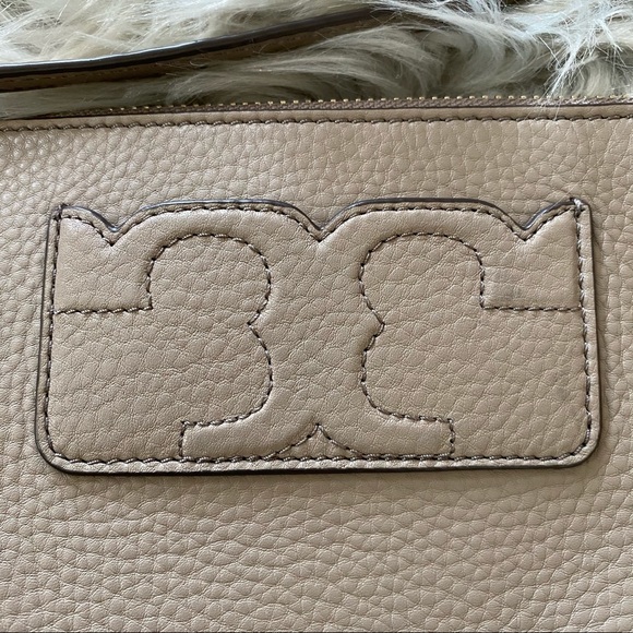 TORY BURCH Tassel Crossbody in French Grey - Picture 4 of 8